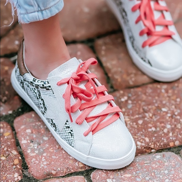 🐍🐍 Cutest Python Sneaks! 🐍🐍 - Picture 1 of 5